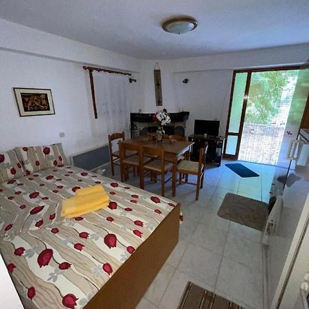The Square Apartment Maries  ภายนอก รูปภาพ